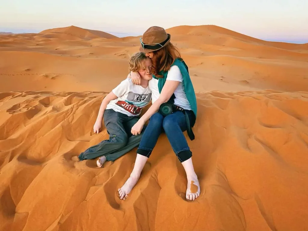 Mom and daugther in Merzouga desert